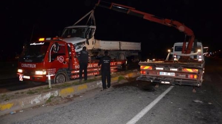 TIR’ın çarptığı kamyonet sürücüsü öğretmen öldü